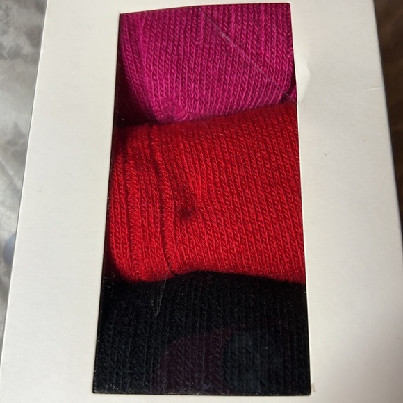 UGG cashmere crew socks fuchsia red black size 9-11 - Picture 2 of 3